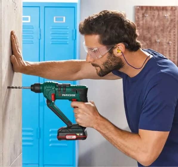 Jak łatwo i bezpiecznie wymienić wiertło w wiertarce – krok po kroku