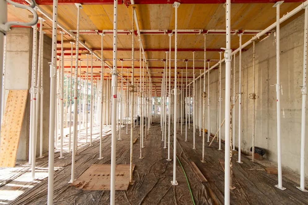 Jak rozebrać strop betonowy - skuteczne metody i zasady bezpieczeństwa