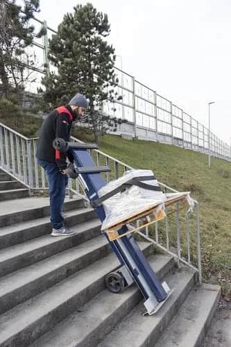Jak bezpiecznie przenieść ciężki piec po schodach bez kontuzji i uszkodzeń