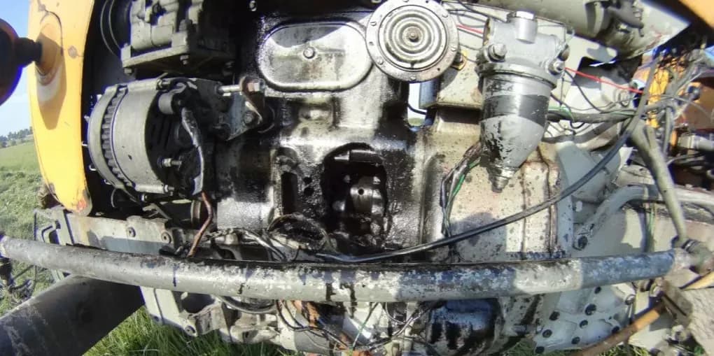 Co ile motogodzin wymienić olej w koparce? Uniknij kosztownych awarii!