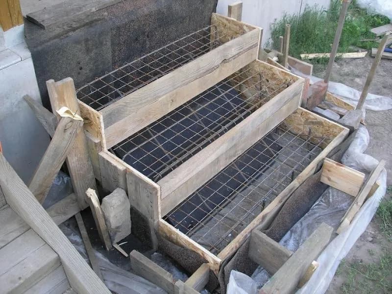 Jak zrobić schody betonowe: szalunek krok po kroku - poradnik