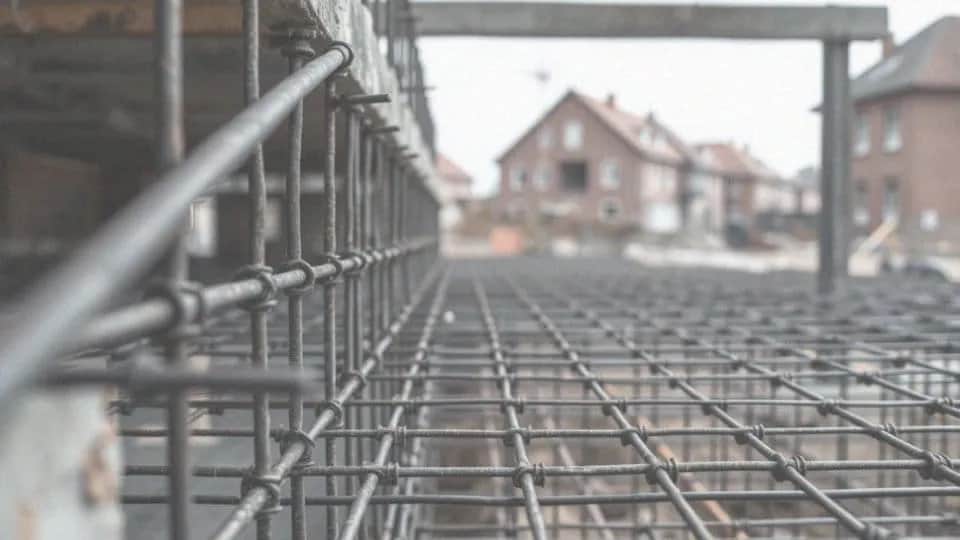 Jak układać zbrojenie stropu, aby zapewnić trwałość i bezpieczeństwo konstrukcji