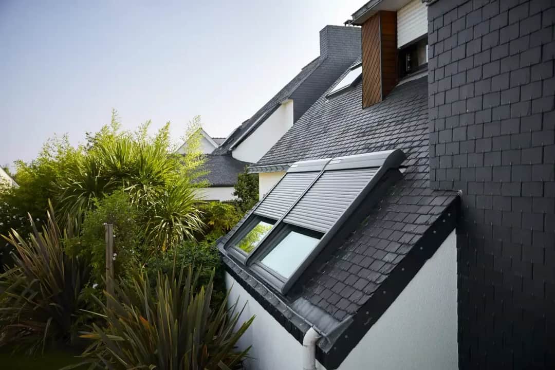 Żaluzje zewnętrzne dachowe: Jakie są funkcjonalność i styl?