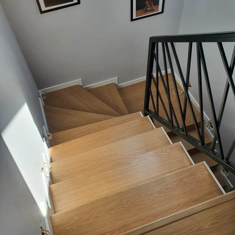 Jak wyłożyć schody panelami: 7 kroków do perfekcyjnego montażu