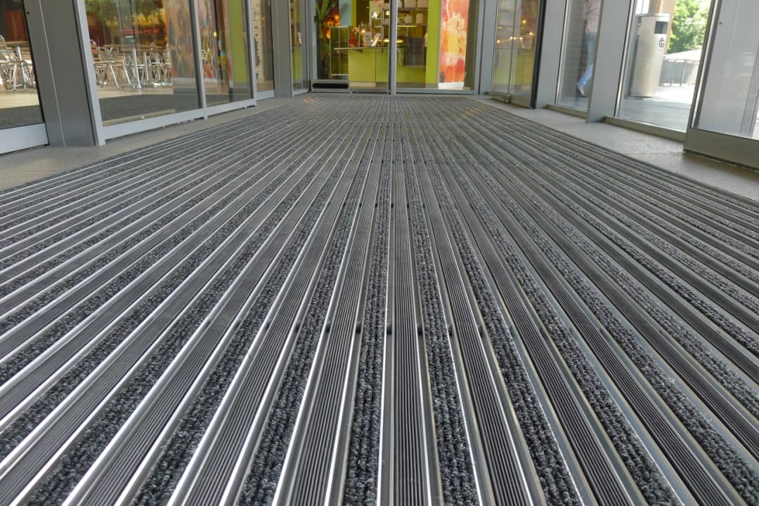 Wycieraczki systemowe — czym są oraz dlaczego warto je stosować?