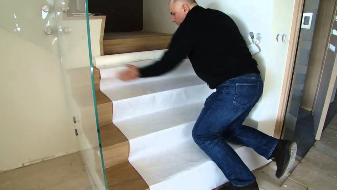 Jak skutecznie zabezpieczyć schody przed zniszczeniem i poślizgiem