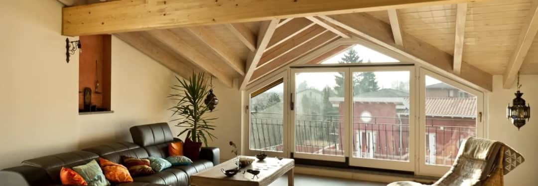 Czy strop drewniany jest tańszy od betonowego? Porównaj koszty i zalety